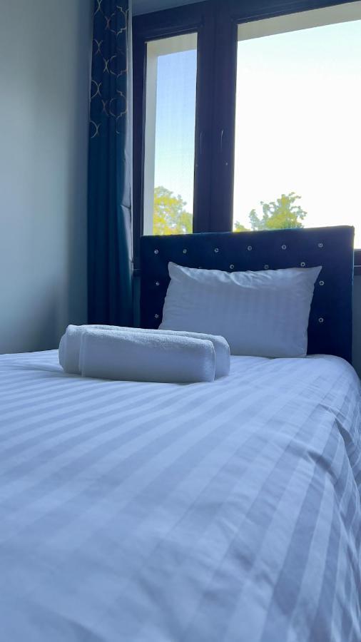Aparthotel W Dolinie Stawow Zator By Housine Las Eksteriør billede