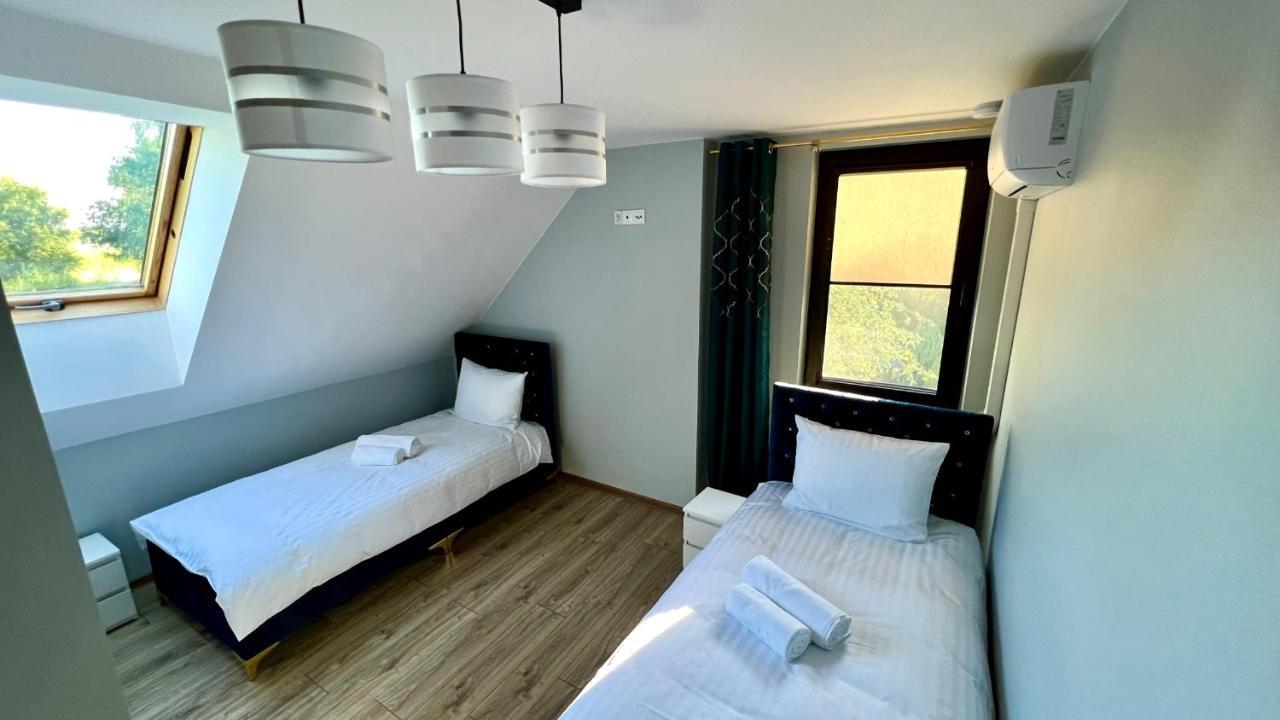 Aparthotel W Dolinie Stawow Zator By Housine Las Eksteriør billede
