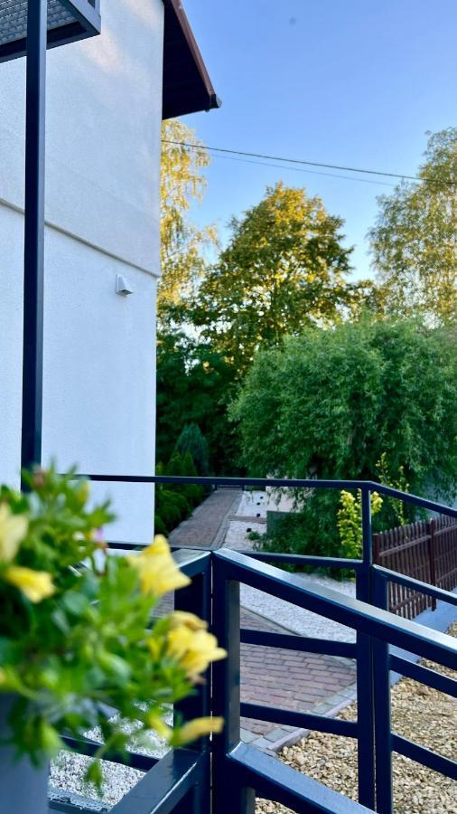 Aparthotel W Dolinie Stawow Zator By Housine Las Eksteriør billede